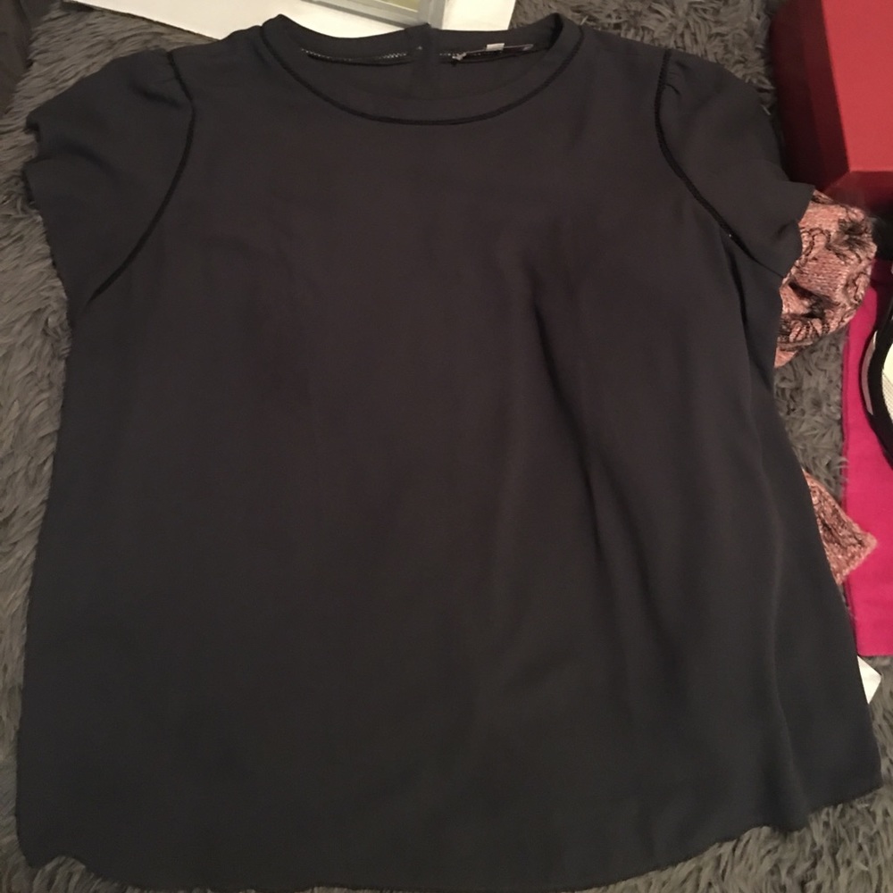 Guc, Loft gray top with back detail